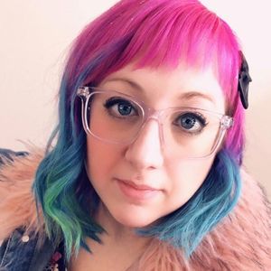 Meet your Posher, Trinia